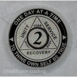 Moneda con chip de sobriedad AA medallón blanco plateado de 2 años - Imagen 1 de 6