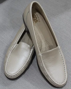 Mocasín SAS para mujer talla 7 N de cuero marfil trípode sin cordones cómodo ajuste estrecho usado en excelente estado - Imagen 1 de 5