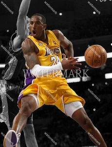 FB231 Kobe Bryant No Look Lakers 8x10 11x14 16x20 Spotlight Photo - Picture 1 of 1