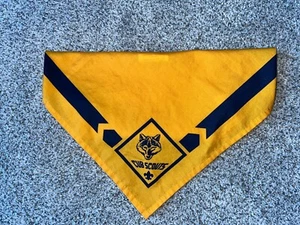 Fazzoletto da Collo Ufficiale Cub Scouts Lupo Giallo e Blu Boy Scouts BSA - Foto 1 di 2