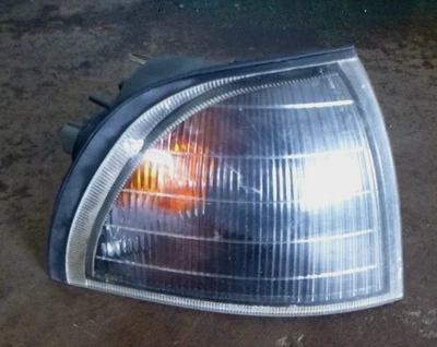 Mitsubishi Magna TJ Right Corner Light - Image 1 of 3