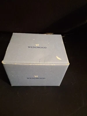 Jarrón de jaspe Wedgwood de 6,5" de alto con caja Foto 1 de 4