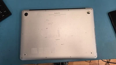 Macbook Pro Silver a1398 (FOR PARTS / NOT WORKING) - Image 1 of 4