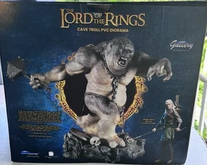 Diamond Select Il Signore degli Anelli Galleria Cave Troll Deluxe Statua Diorama - Foto 1 di 9