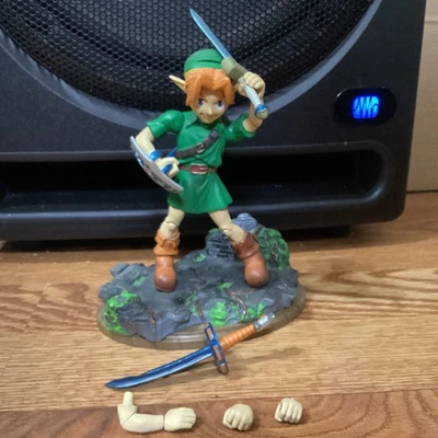 RARE Vintage Legend of Zelda Majora's Mask Link Figure Complete Epoch 2001 - Image 1 of 4