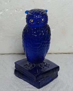 Estatuilla de búho sabio de vidrio azul cobalto para oficina en casa - Imagen 1 de 2