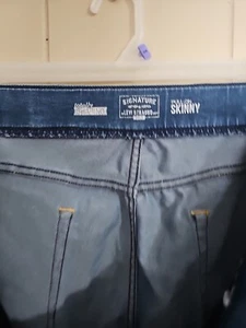 Womens Plus Size 2x Levis Signature Pull On Skinny Jeans - Picture 1 of 4