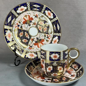 1897 Royal Crown Derby 2451 Imari Pattern Demitasse Trio - Cup, Saucer & Plate - Picture 1 of 17