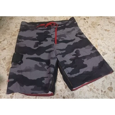Bañador Hombre Camuflaje Talla 32 Verde Gris Rojo Acentos Foto 1 de 4