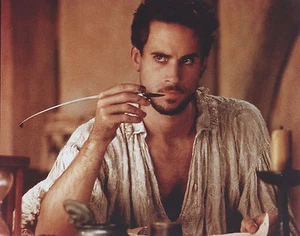 FOTO DE JOSEPH FIENNES 8 X 10 CON CARGADOR SUPERIOR ULTRA PRO - Imagen 1 de 2