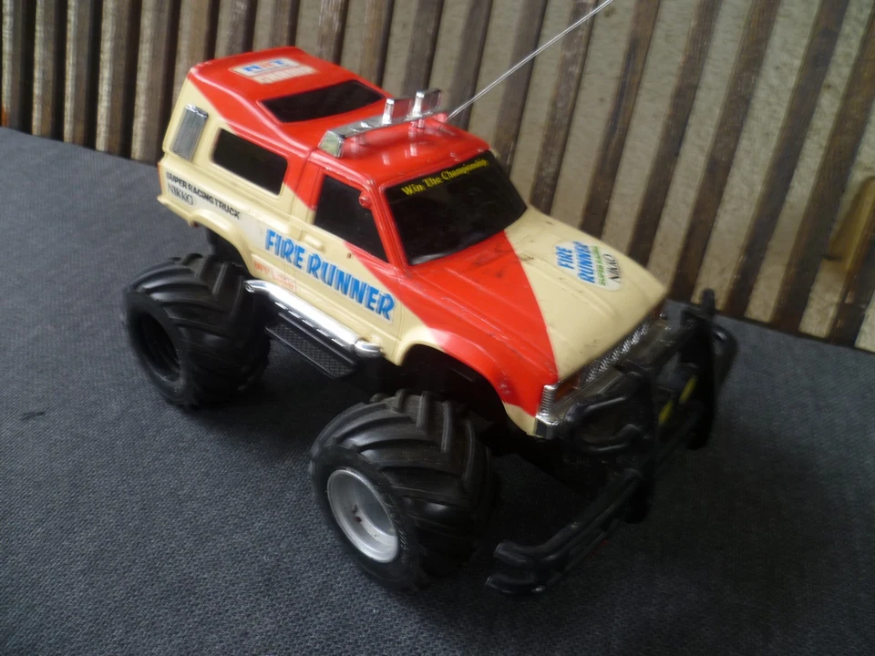 Vintage RC Nikko Toyota Fire Runner Auto - Bild 1 von 4