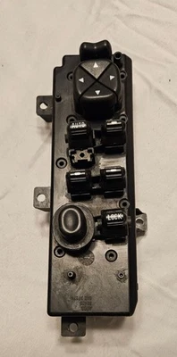 1999 年至 2004 年吉普大切诺基,驾驶员侧主控制开关集群 — 第 1/4 张图片