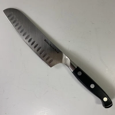 Cuchillo de Chef KitchenAid Forjado 5" Santoku Full Tang 3 Remaches 9" en Total Foto 1 de 4