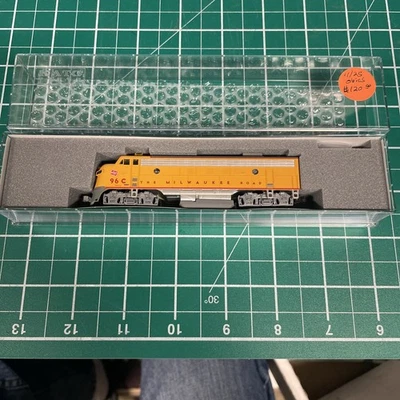 New! N-Scale Kato 176-2303 FP7A Milwaukee Road DC$ $120.00 Make offer - Image 1 of 4