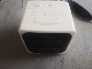 Sony Dream Machine Clock Radio Alarm AM/FM Cube Model ICF-C122 - Picture 1 of 9