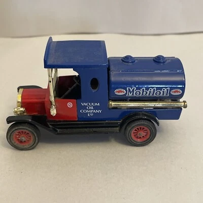 Matchbox Models of Yesteryears 1912 Ford Model T MobilOil 1978 - Image 1 of 4