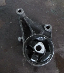 Holden Astra TS 98-05 1.8 Front Engine Mount (Manual) - Picture 1 of 2