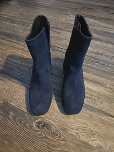 Donald Pliner Travis Women's Size 7.5M Shoe Blue Suede Pull On Ankle Bootie - Picture 1 of 4