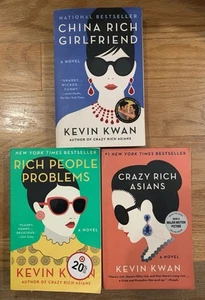 Trio Kevin Kwan Romane ~ Verrückt Reich, Reiche Freundin, Reiche Leute ~ TPB - Bild 1 von 3