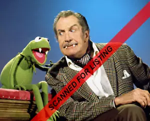 VINCENT PRICE mit Kermit dem Frosch 8x10 FOTO #8840 - Bild 1 von 1