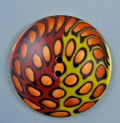 X-LARGE RESIN CLOTHING BUTTON - Image 1 of 3