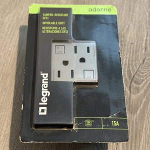 Legrand Adorne 15A GFCI manipulationssichere Steckdose, AGFTR152M4 NEU - Bild 1 von 4