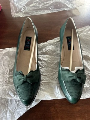Vaneli Calf Green Leather Flats Size 8 - Image 1 of 4