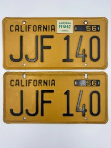 Placas de licencia de California 1956 a juego #JJF 140, RARAS con etiqueta de 1962 vintage - Imagen 1 de 14
