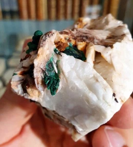 Malachite sur baryte, La Chapelle, Font d'Arques, Lodève, Hérault (34), France - Picture 1 of 8