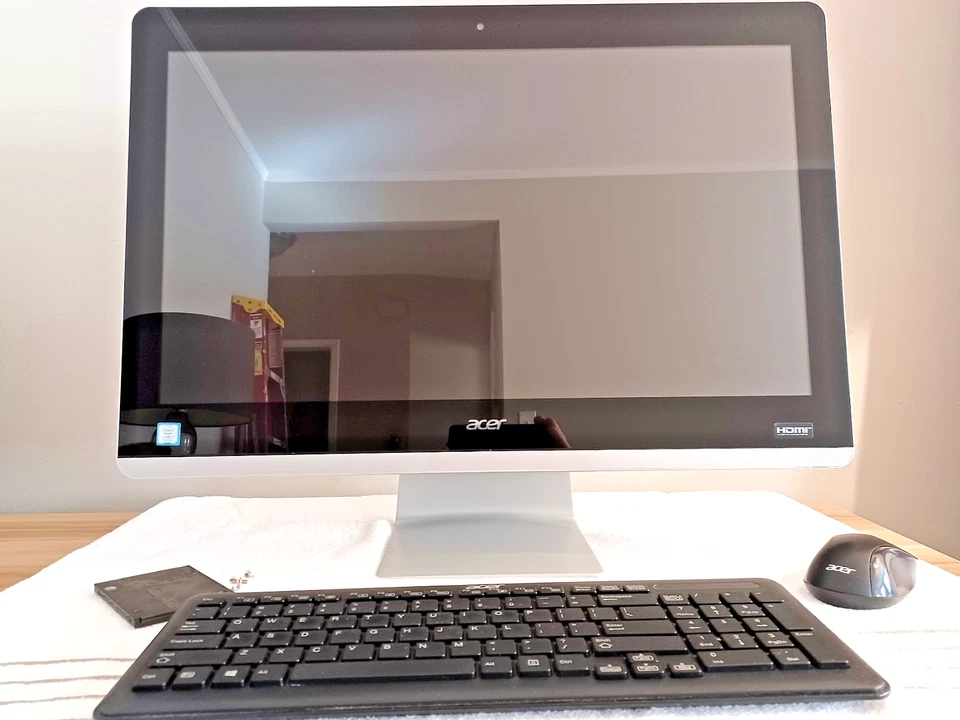 Acer Aspire Z3-715 All-In-One Desktop Computer 24", Parts - Image 1 of 4