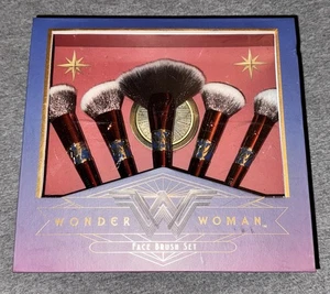 BRAND NEW LUXIE DC COMICS WONDER WOMAN BRUSH SET FACE MAKEUP BRUSHES Compact - Picture 1 of 7