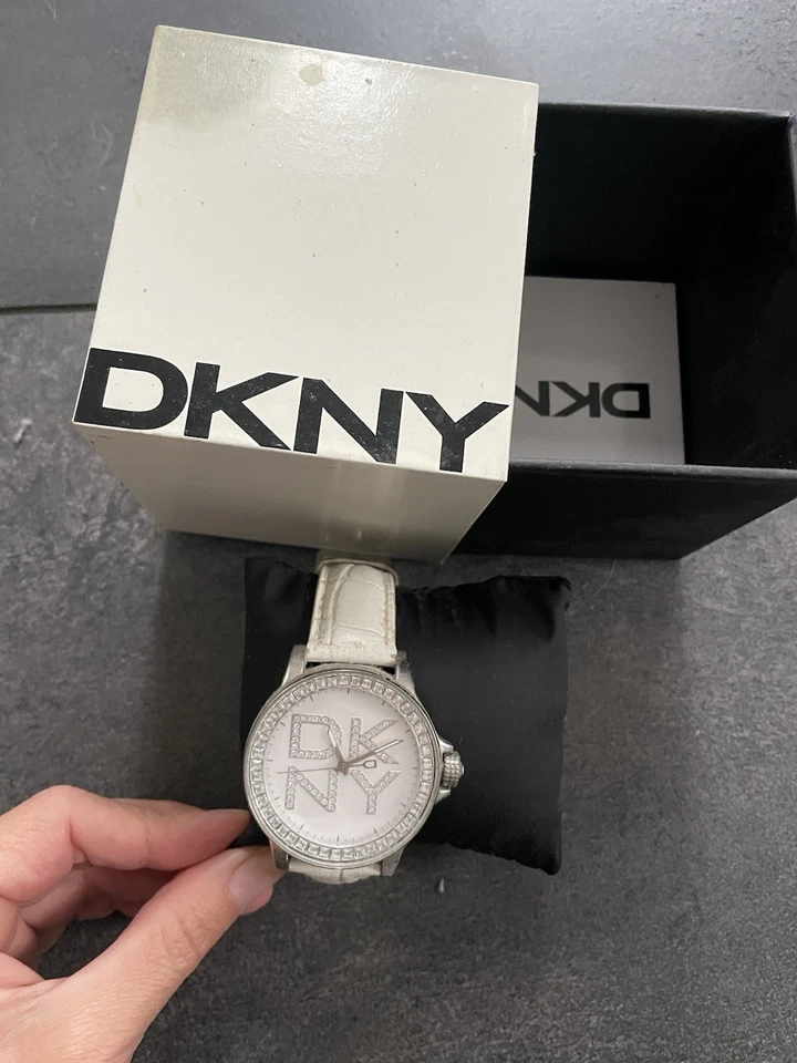 DKNY Damen Armbanduhr Silber Weis Leder Kroko - Bild 1 von 4