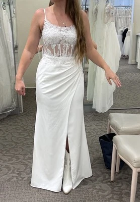 *BRAND NEW w/ TAGS* Wedding Dress from David's Bridal - Size 8 Boots 10 Veil - Image 1 of 4