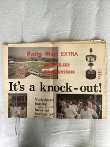 1969 Gillette Cup Cricket Final Derbyshire v Yorkshire Daily Mail Souvenir - Picture 1 of 5