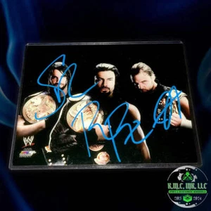 *WWE ROMAN REIGNS SETH ROLLINS DEAN AMBROSE 3X SIGNED HANDSIGNIERT 8X10 SHIELD VE - Bild 1 von 1
