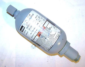 PARKER HYDRAULIC NOS AE05B3T1A1 1 PINT BLADDER ACUMULATOR 3000 PSI 10+"OAL 3.25D - Picture 1 of 5