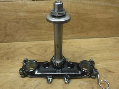 Yamaha YZ125 YZ 125 1978 de colección parte inferior triple vástago de árbol tuerca cubierta rodamientos OEM Foto 1 de 4