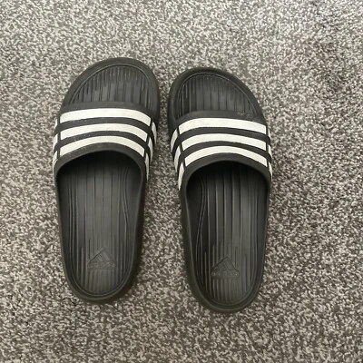 Adidas Adilette  Aqua Juniors Kids Slider Flip Flops SIZE 2 Black - Image 1 of 4