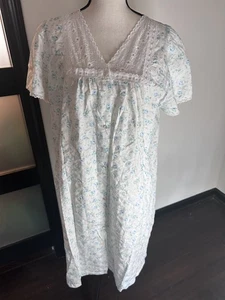 Vintage Sears Carriage Court Women's Night Gown Cottage Core Sz Large - Picture 1 of 13