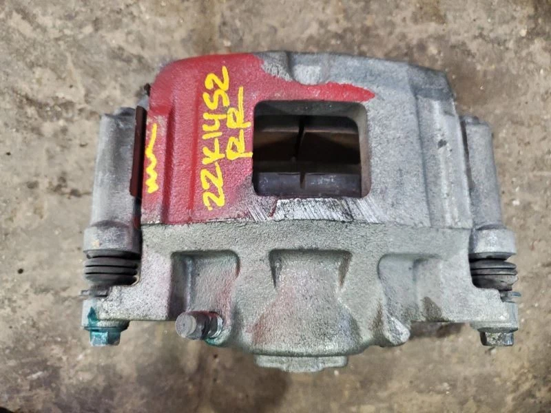 Pinza trasera derecha pasajero compatible con 17-23 TITAN 1610940 Foto 1 de 4