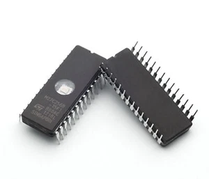 STMicroelectronics M27C256B-15F1 27C256 32K x 8 UV EPROM CDIP28 x 50PCS NUOVO - Foto 1 di 7