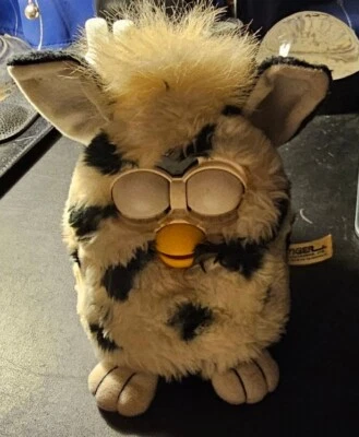 Good Condition Original Used White And Black Furby 1998 (Tiger Electronics) - Image 1 of 4
