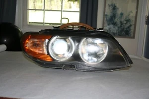 BMW 2005 X5 RIGHT HEADLIGHT - Picture 1 of 2