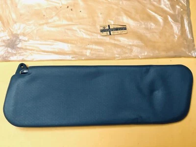 Viseira solar Datsun 510 160J Nissan Stanza A10 LH Sunvisor 96401-W5000 genuína nova na caixa - Imagem 1 de 4