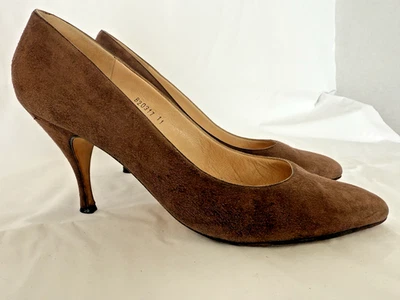 Zapatos de tacón alto vintage Manolo Blahnik de gamuza moca de 3,5" talla 11 Foto 1 de 4