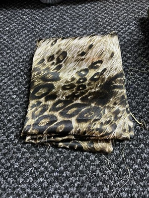 "Tela satinada leopardo caqui de 58"" de ancho de 1 metro" Foto 1 de 3