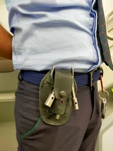 Porta chiave tripla ferroviaria e pinza CT capotreno cintura custodia fondina - Foto 1 di 8