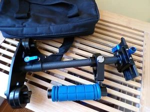 Handheld Steadicam Stabilisator Neewer Kohlefaser mit Tasche - Bild 1 von 9