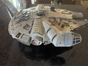 Star Wars Millennium Falcon - Power of the Force Edition mit R2-D2 & C-3PO Figur - Bild 1 von 3