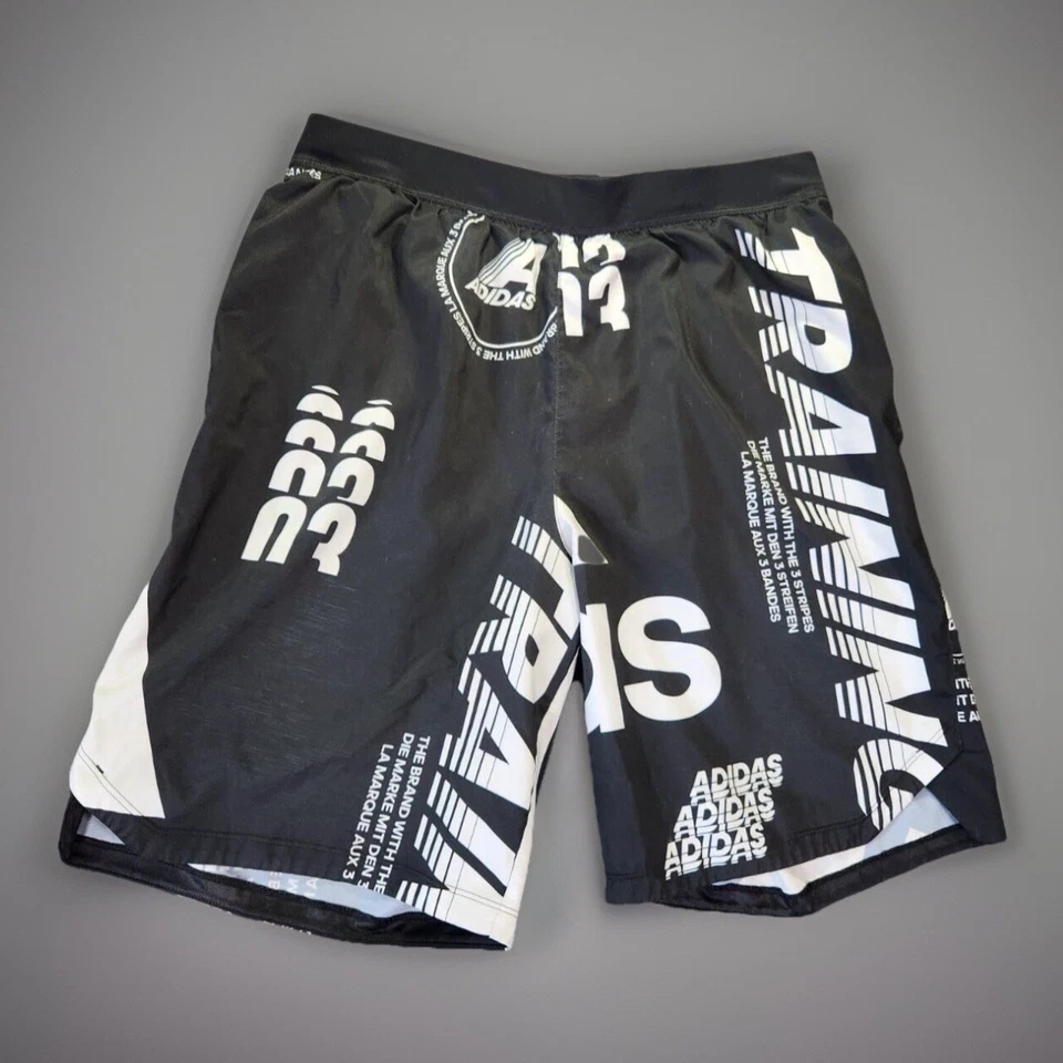 Shorts Adidas Training estampa gráfica preto branco logotipo masculino médio AEROREADY - Imagem 1 de 4